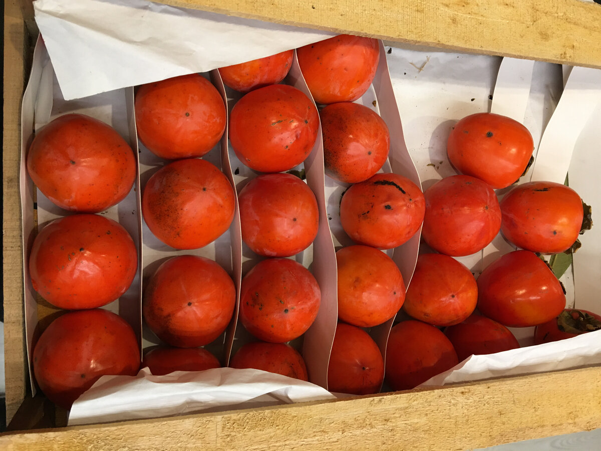 Хурма в офисе. Необычно. А у вас что в офис заказывают?