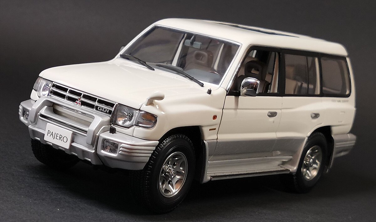 Mitsubishi Pajero II 1998 1/18 №77106