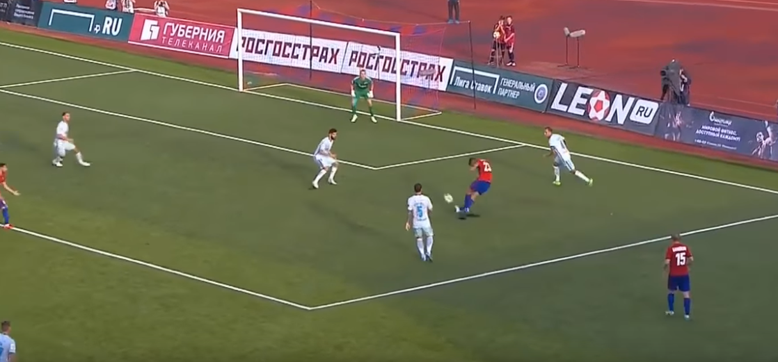 Удар Лескано рабоной в матче с Зенитом.