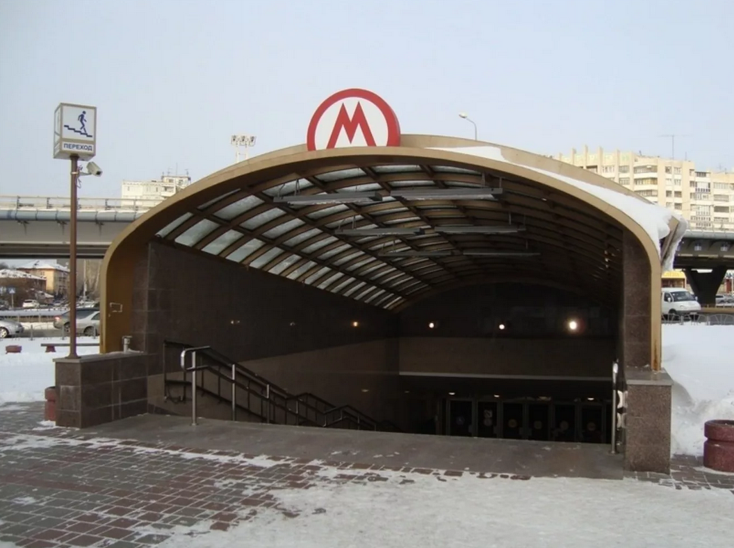 Тот самый момент, когда метро как бы есть, и как бы его нет.