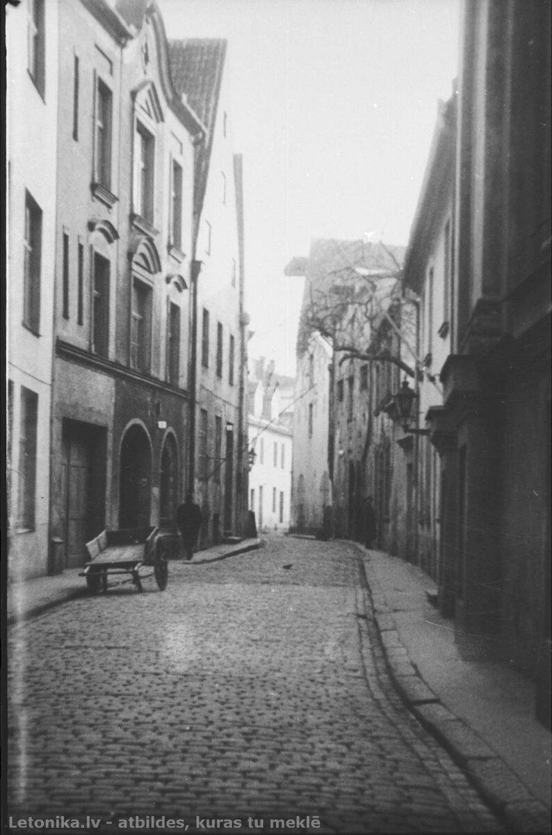  Реформаторская улица (ныне Алкснаю), где обосновались Аугсбурги. letonika.lv
 