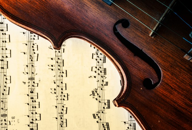 https://ru.freepik.com/free-photo/violin-with-a-sheet-music_889591.htm