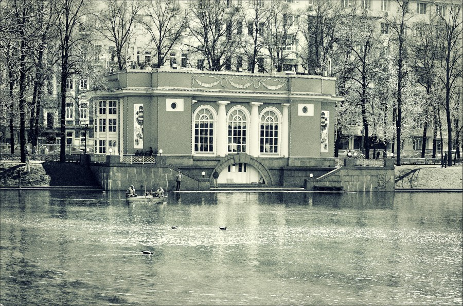 Патриаршие пруды. Фото Анны Шароватовой. Источник: https://tridnyadozhdya.livejournal.com/161995.html