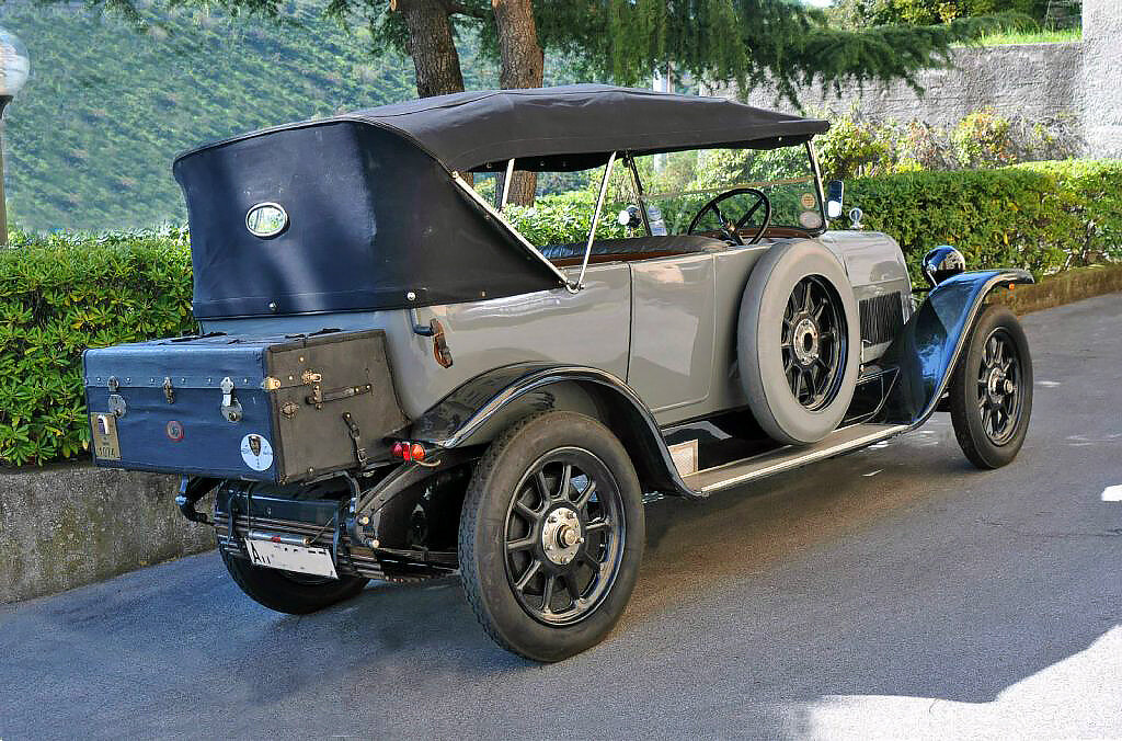 Отсек для багажа сзади в FIAT-510 Torpedo 1923 г.