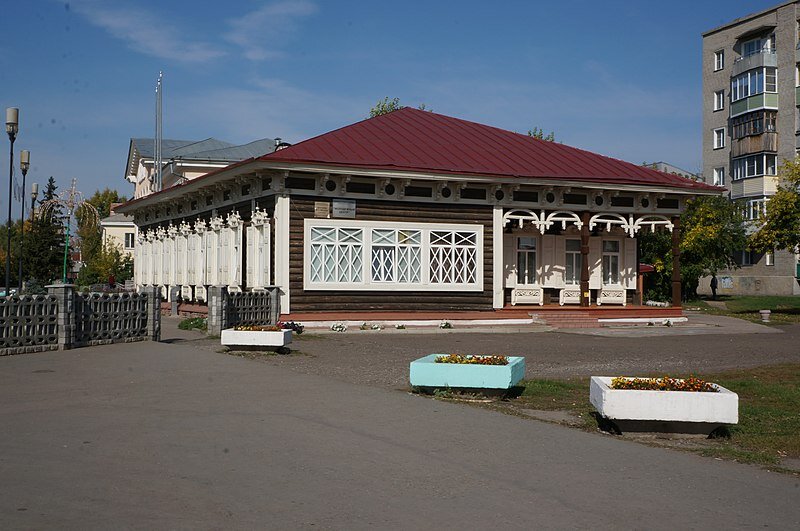  Здание в городе Куйбышев (Каинск). Фото с викисклада, лицензия CCA