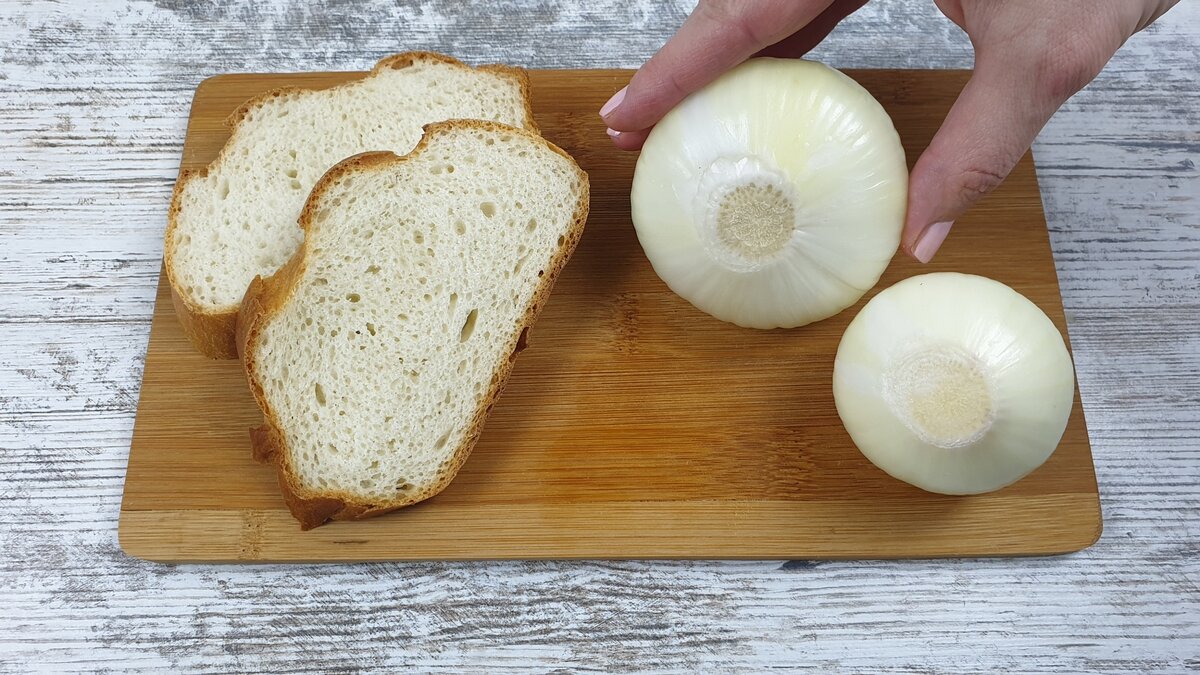 Бутерброд с луком. Хлеб и лук бутерброд. Яйцо с луком на хлеб. Бутерброд яично- луковый. Что можно приготовить яйца лук