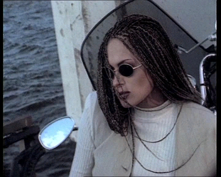 Кадр из клипа Тучи