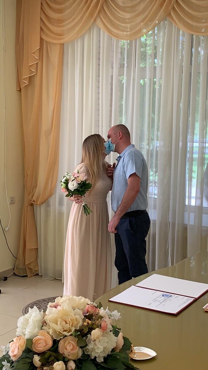 Первый семейный поцелуй