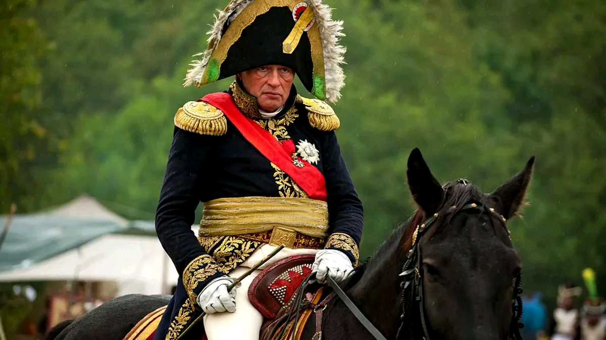 Олег Соколов, дореконструировался! Так и останется навсегда кандидатом исторических наук. С Яндекс.Картинки