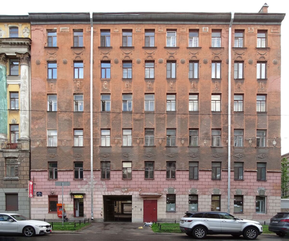 Санкт-Петербург, 13-я линия Васильевского Острова, дом 32