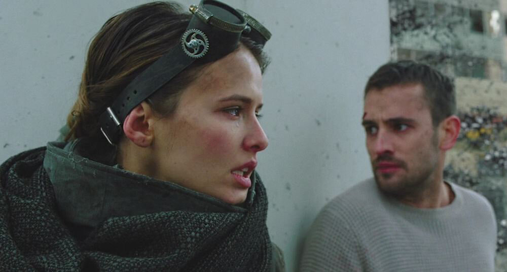 Актриса Любовь Аксёнова в новом фантастическом боевике "Кома"