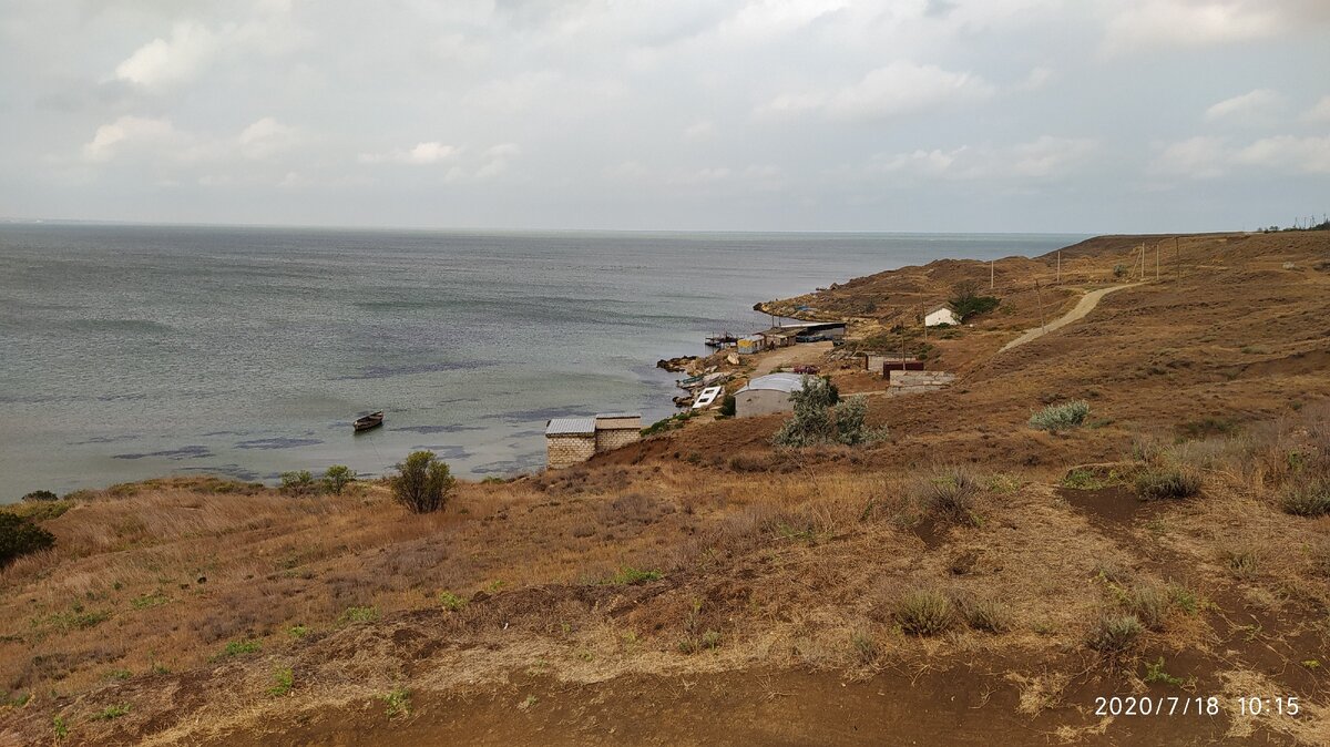 Крымские берега Азовского моря мало посещаемы туристами, но они не менее живописны