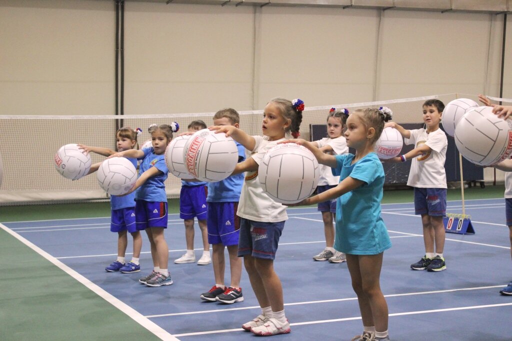 Волейбол игра детей. Мини волейбол. Волейбол дети. Занятия волейболом для детей. Дети волейболисты.