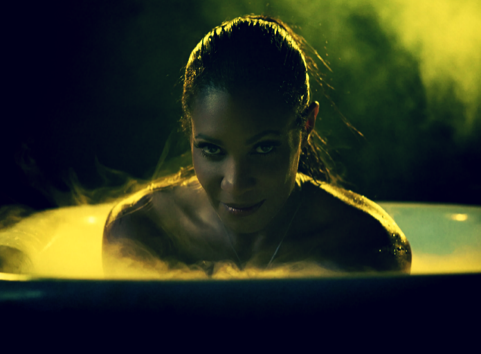 Девушки купались 2-3 раза в год.