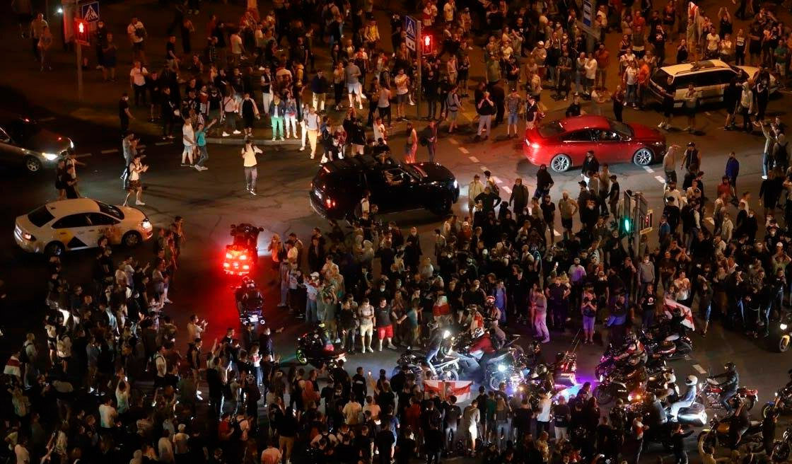 Массовые гуляния в РБ. Фото с Я.Картинок