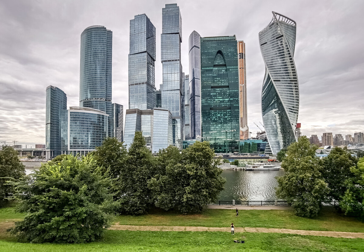 Снято на широкоугольную камеру P40Pro+: 18mm, F1.8, 1/500s, ISO50.