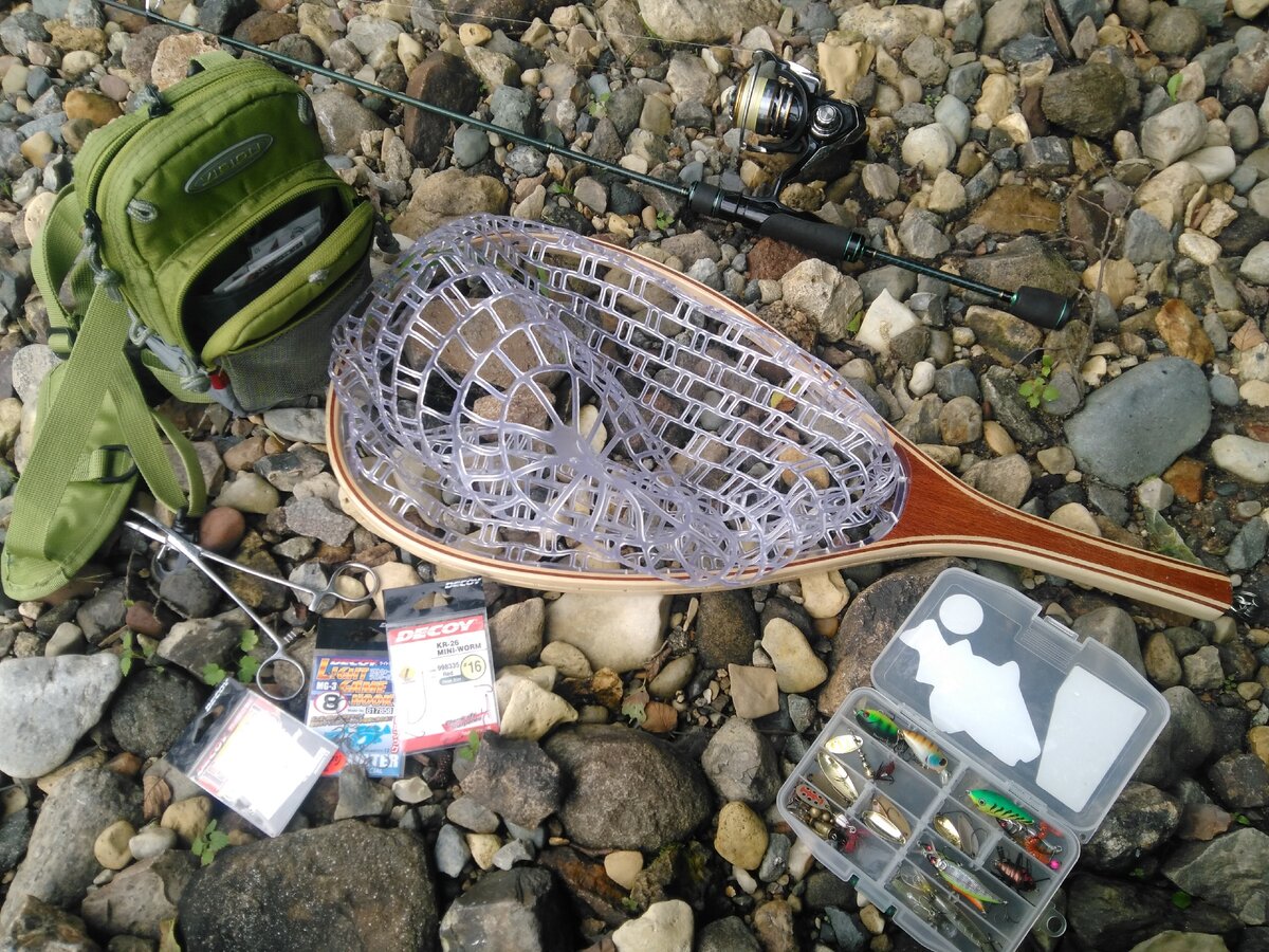 Поясная сумка – важный атрибут для пешей рыбалки