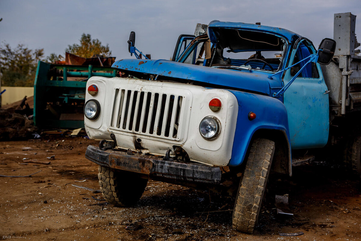 Фото Газон. Разбитый на свалке. Из общих источников.