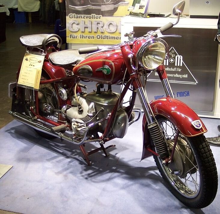 ИФА 350 внешне похож на классические мотоциклы тридцатых годов, но появился он уже после Второй мировой, на территории ГДР.-2