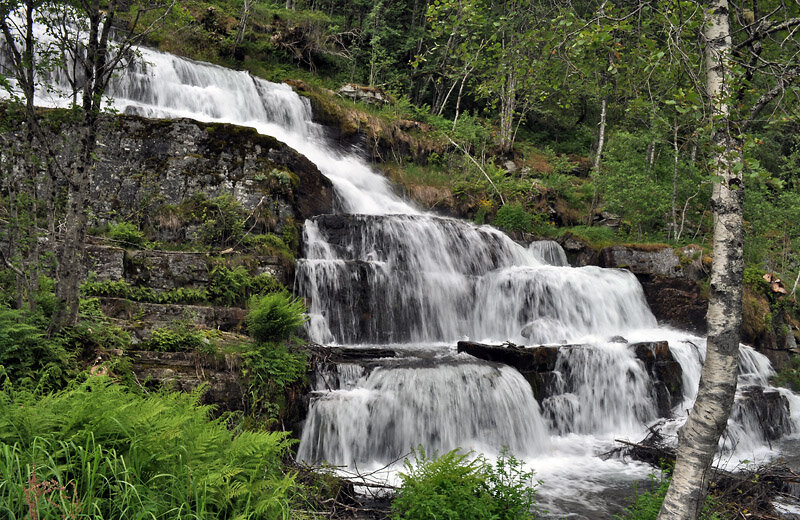 Водопад Твиндефоссен (Tvindefossen Waterfall) 