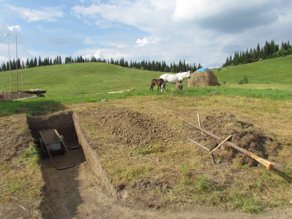 Глина есть, а дальше и погреб будет.