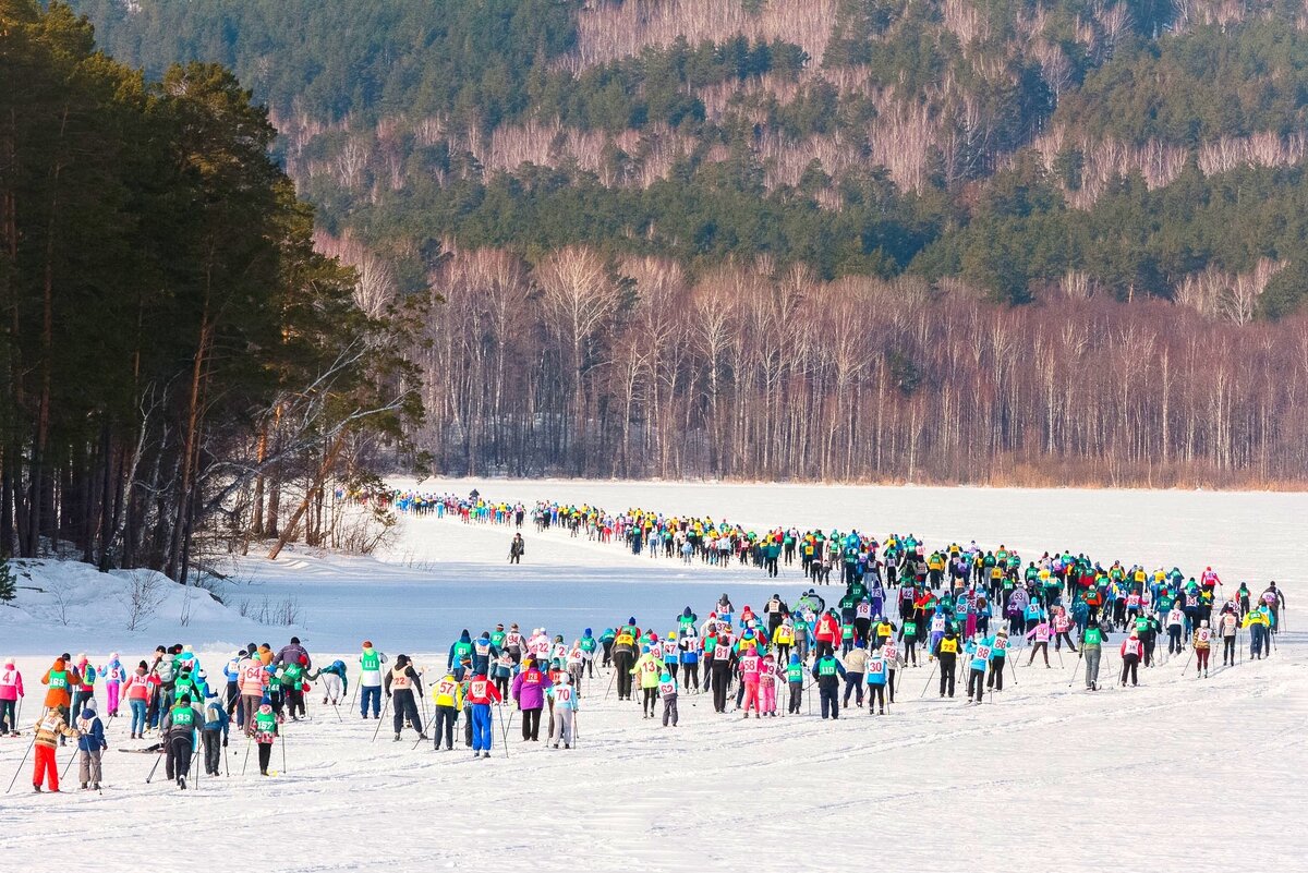 Участники марафона на льду озера Синара. Фотография Григория Лебедева (https://vk.com/lebedev_gregory)