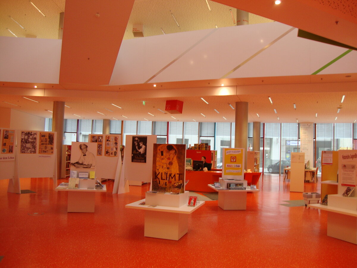 Не знаете что это? А это обычная городская библиотека! (фото автора)