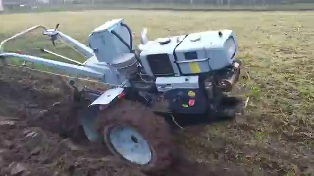 Вспашка земли тяжелым мотоблоком СКАУТ