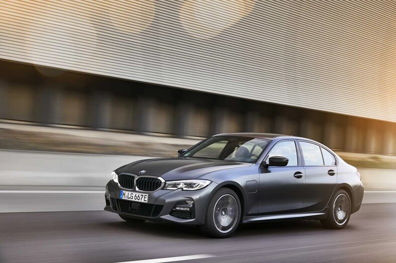 BMW iX, 3 и 5 серии - электрификация набирает обороты в 2021 году.