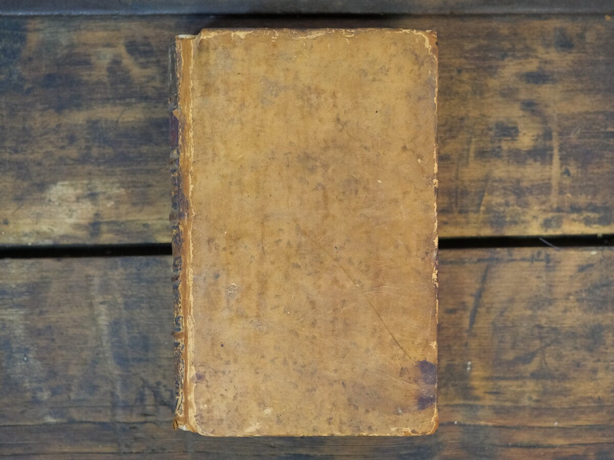 Состояние переплета книги до и после реставрации – листайте галерею!