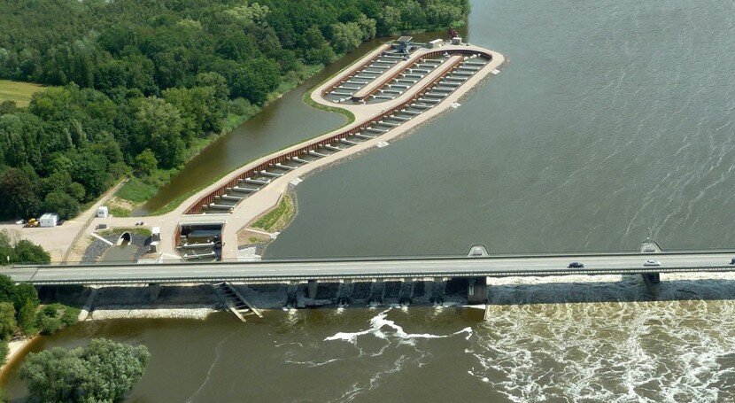 Крупнейший в Европе рыбоход в Германии в Гестхахте (земля Шлезвиг-Гольштейн). Здесь осетры, сомы или лососи, прыгая на высоту 4 метра по лестнице, проходят через плотину. 
