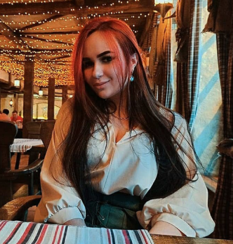 На днях сидела в ресторане с другом. Как вам эта фотография?