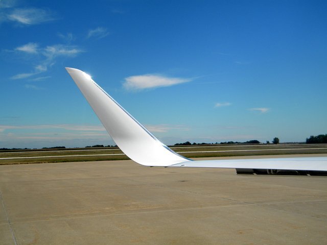 blended winglet https://www.gonzoaviation.com/AwEshop2UserFiles/image/blended%20winglets%20falcon%20640.jpg