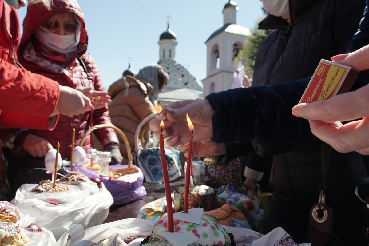 Пасха 2021 в Москве. Как москвичи освящали куличи, яйца и кагор |  Interjournalist Maxim Novikovski | Дзен