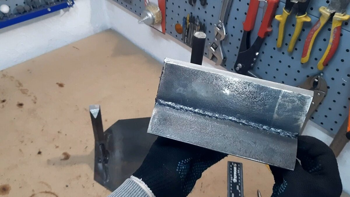 Увидел у соседа инструмент для колки дров, решил сделать и себе ...