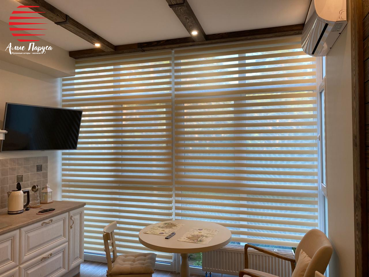 Рулонные шторы День-ночь производства компании Алые Паруса