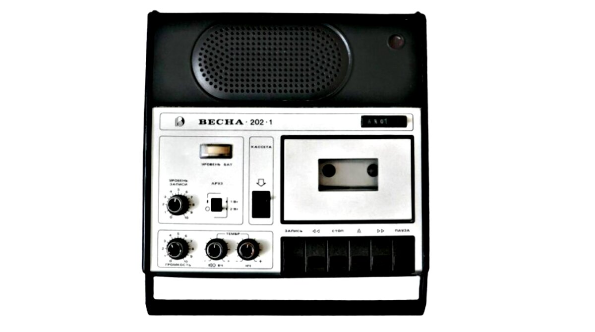 Я хотел приобрести кассетник «Весна». Потому что у товарища был такой же, и мой друг его очень хвалил