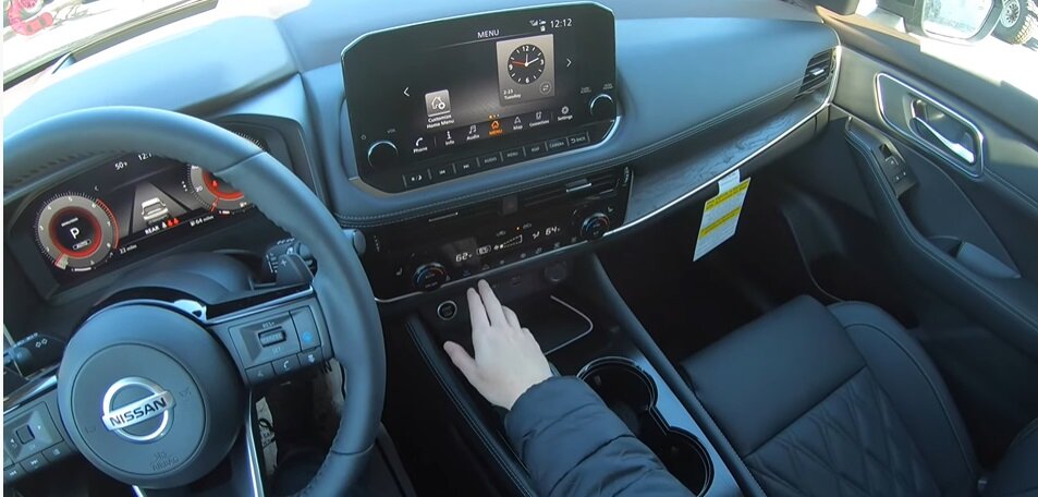 Салон Nissan Rogue 2021
