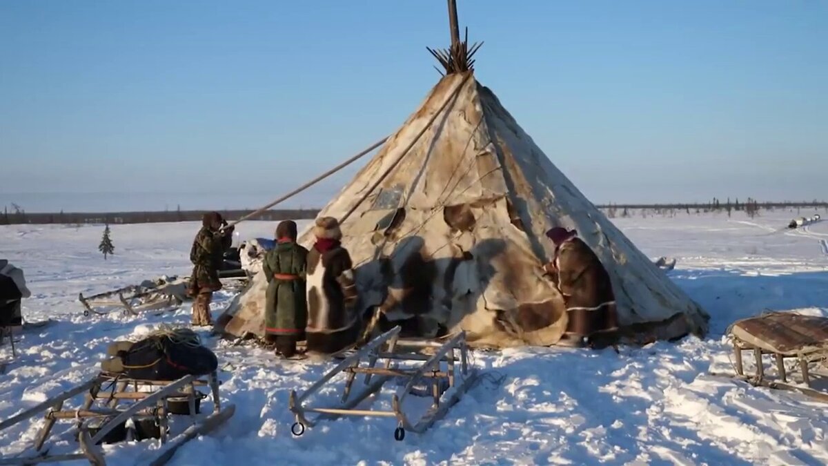И кажущаяся простота чума, это достаточно сложная постройка, к постройке которой её будущие владельцы, относятся довольно серьёзно.