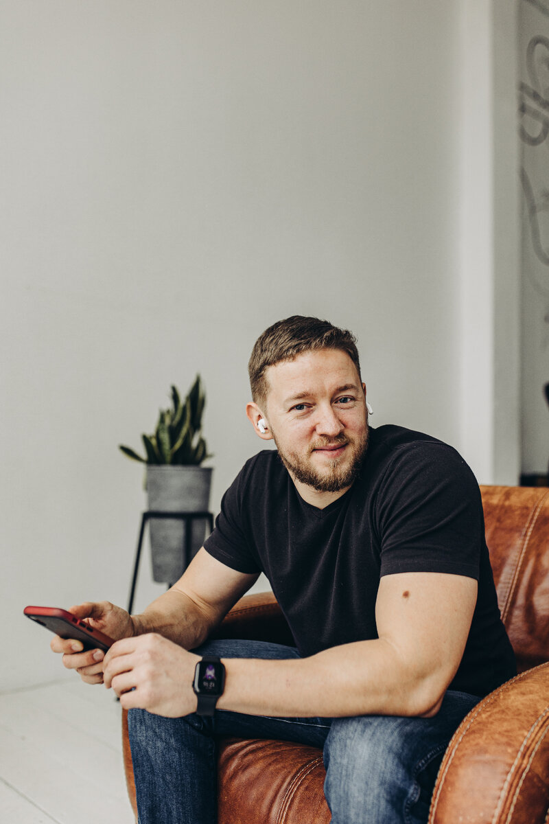 Артур Глебов - владелец агентства по Таргетированной рекламе и СММ со специализацией в индустрии "Дизайн Интерьера"