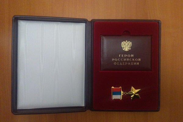 Награда Максима Пескового. Фото tomsk.gov.ru