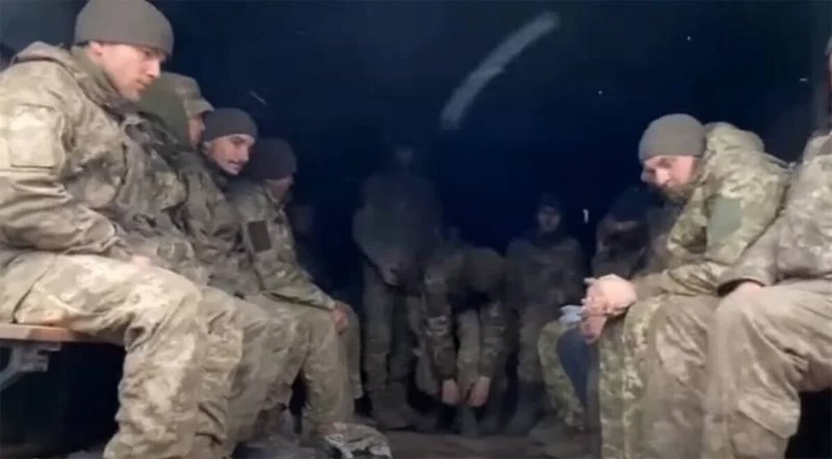 Более тысячи украинских морских пехотинцев сдалось в плен на заводе Ильича в Мариуполе. Фото Яндекс. Картинки.