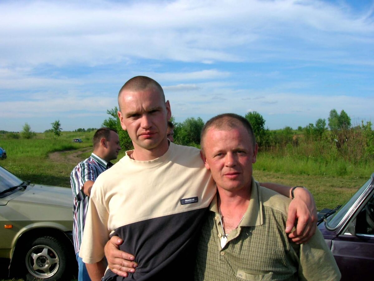 Борис (слева) с Николаем Мурлаевым, который забирал  с роддома. Они и погибли вместе в одном бою!