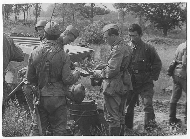 Война - войной, а обед по расписанию... 