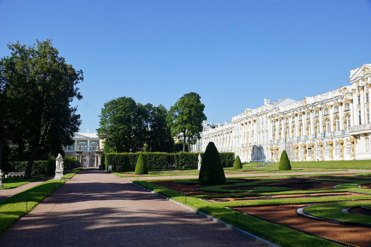 Дорожки регулярного Старого сада. Фото автора.