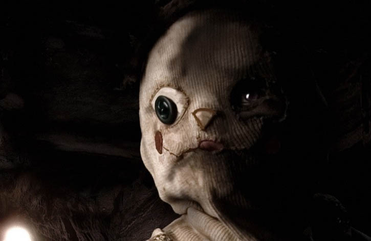 Кадр из фильма El orfanato. Режиссер: Хуан Антонио Байона. Оператор: Оскар Фаура. Производство: Esta Vivo! Laboratorio de Nuevos Talentos, Grupo Rodar, Rodar y Rodar Cine y Televisión S.L., Telecinco, Telecinco Cinema, Televisió de Catalunya (TV3), Warner Bros. Pictures de España, Wild Bunch. Показ в России: Люксор