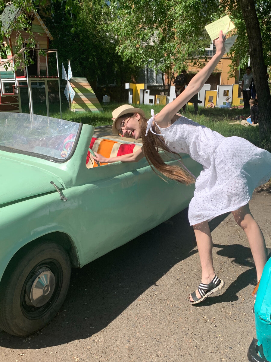 Авто едет, а я лечу за ним 😄
