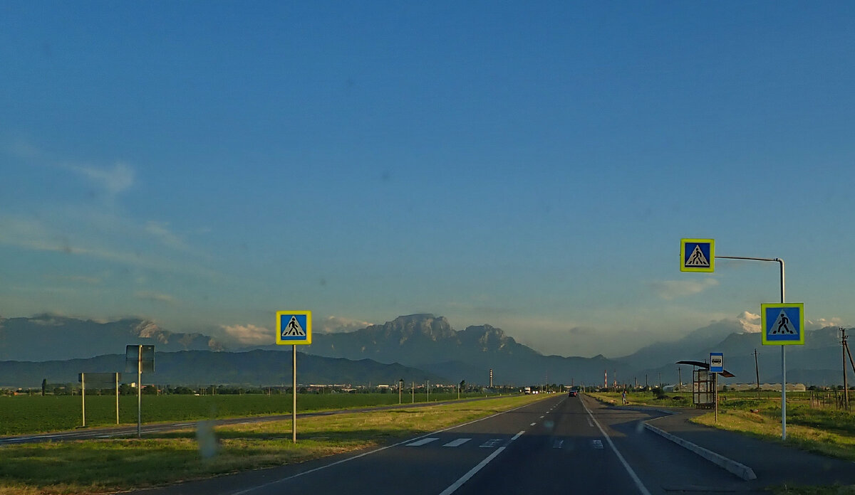 Красивая дорога на подъезде к Владикавказу