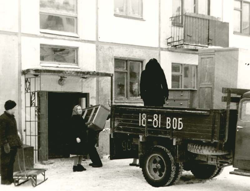 Переезд на новую квартиру. В. Петров, 1962 год, г. Череповец и Череповецкий район, Череповецкое музейное объединение.