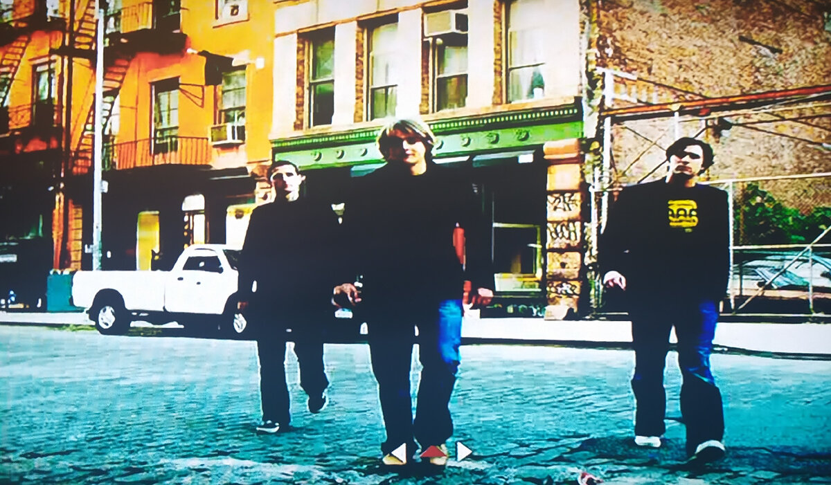 Keane are  только трио: вокал, клавиши и барабаны